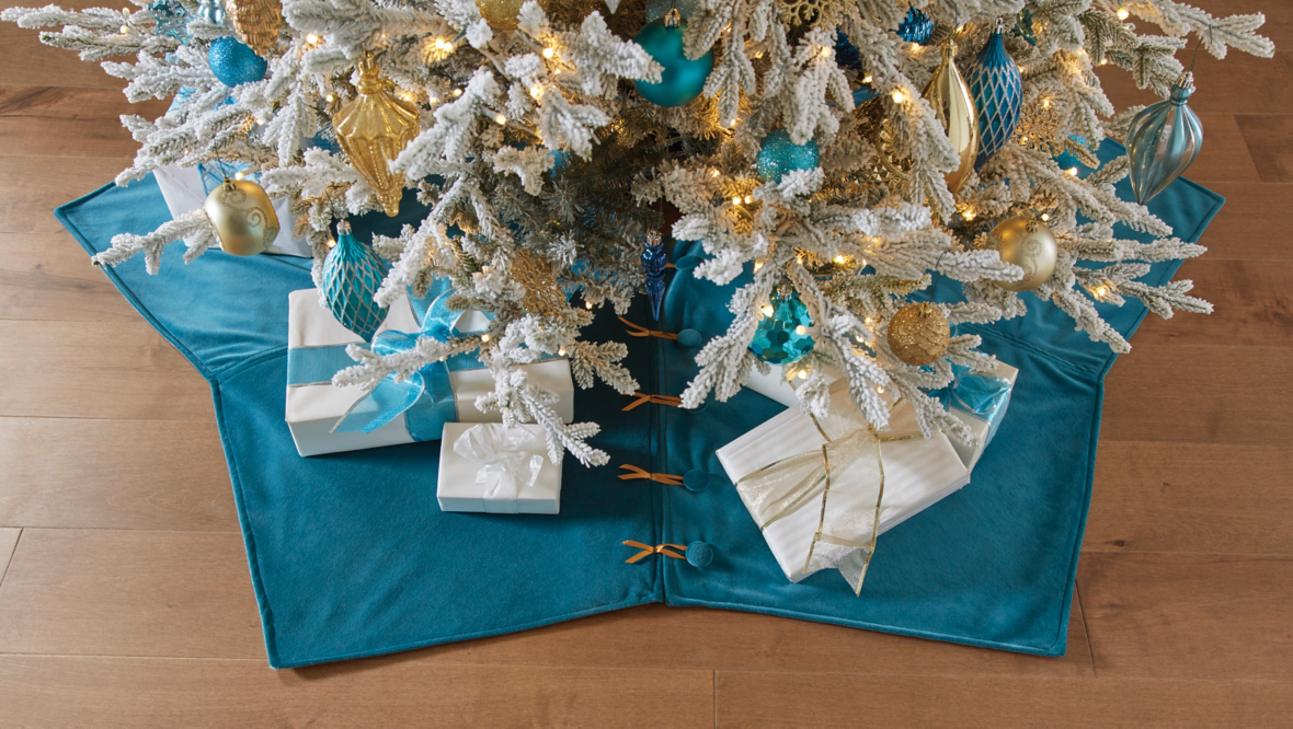 Holiday Greetings | Star-Shaped Tree Skirt