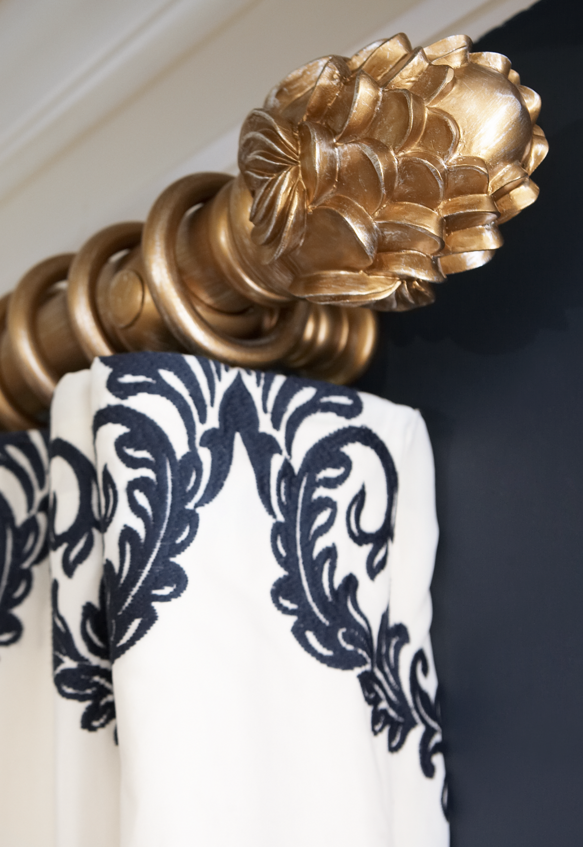 Elegant Master Bedroom - Finestra®