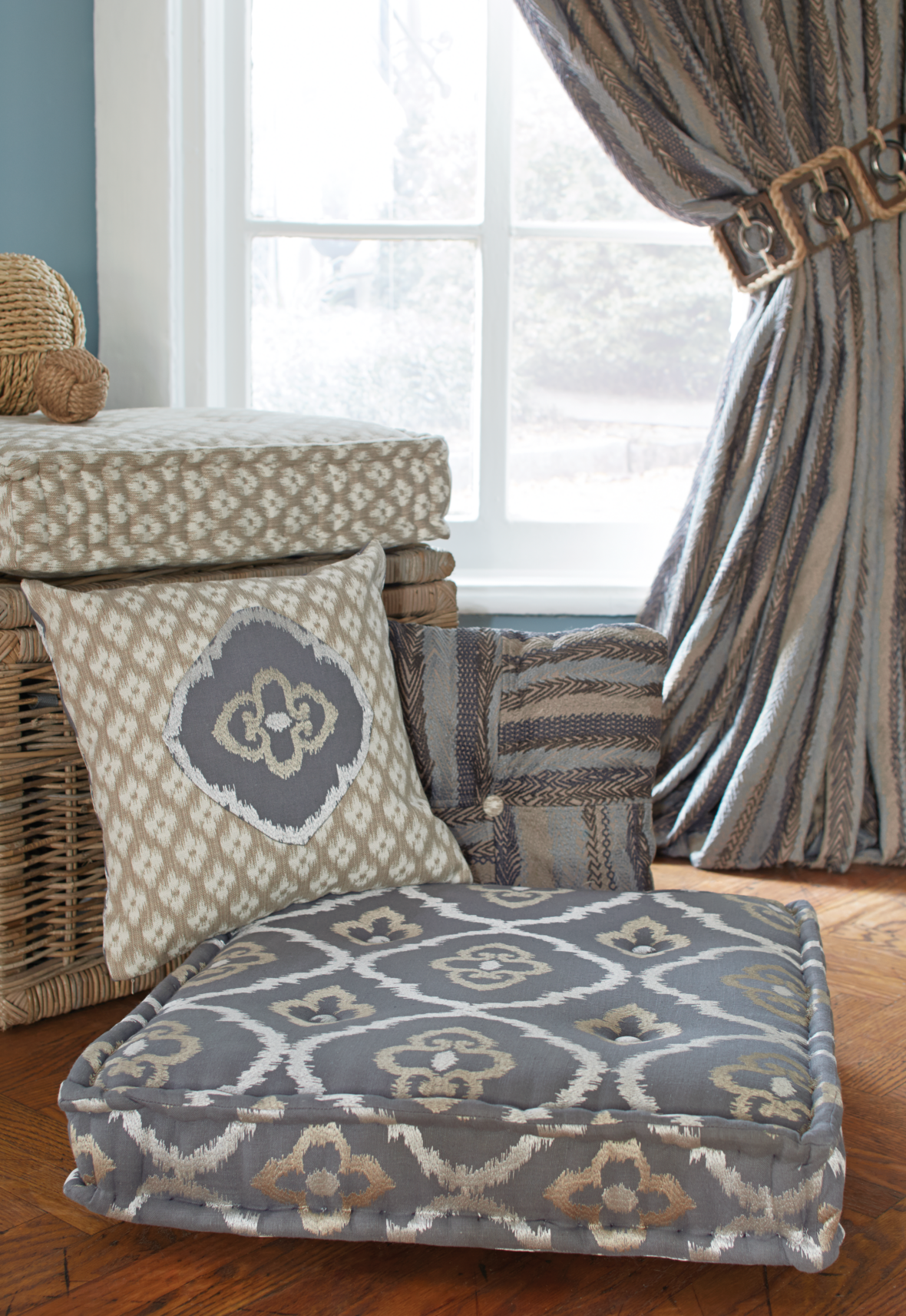 Quaint Café - Floor Cushions