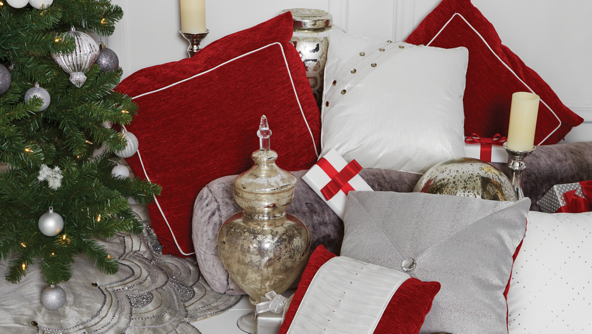 Winter Wonderland Master Bedroom - Pillows